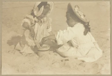 Fiola Flannery, Kitty Stieglitz