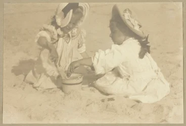 Fiola Flannery, Kitty Stieglitz, 1902