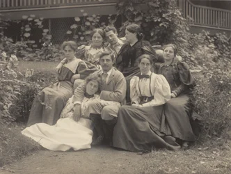Mamá, la tía Rosa, Selma, Ag, Emmy, Ralph Bernheim, Hans Wetzler y Minnie Wetzler, Lake George