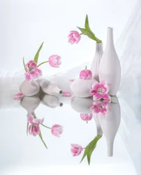 Reflejos de tulipanes rosas