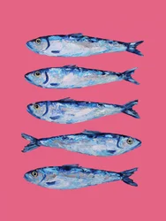 Sardinas de colores vivos sobre fondo rosa