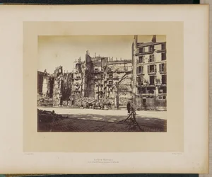La rue Royale (esquina del Faubourg Saint-Honoré), incendiada el 24 de mayo de 1871.