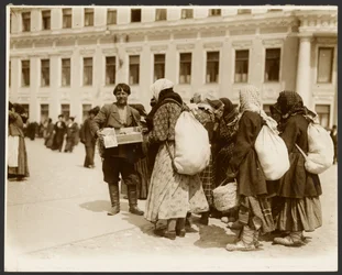 [Fotografías del viaje de estudios a Rusia utilizadas para el cuadro "La abolición de la servidumbre en Rusia" (1914), del "Ciclo de la Epopeya de los Eslavos, Moscú"].