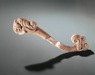 Pieza de mejilla decorada con cabezas, nómada de Altái, siglo V-IV a.C.