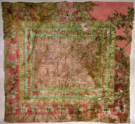 Alfombra de Pile que representa caballos, jinetes, ciervos y grifos, de los montículos funerarios de Pazyryk