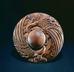 Rondel decorado con dos grifos, nómada de Altái