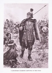 Un legionario custodiando cautivos en un campo, ilustración de El Soldado Romano, 1928