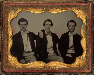 Retrato de tres jóvenes