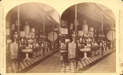 Colección de jarrones, urnas y pantallas japonesas, Corte Japonesa, Exposición Internacional del Centenario
