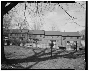 Lado este - Clark Howell Homes, Edificio J-1, 432 Venable Street, Atlanta, Condado de Fulton, GA