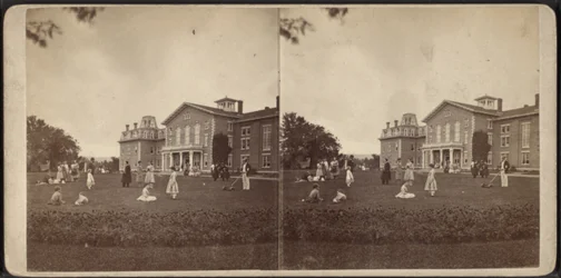 Frente de la Mansión y césped, Comunidad de Oneida, Estado de Nueva York, c.1870