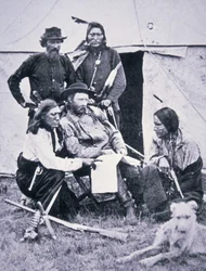 General George A. Custer (1839-76) con sus exploradores indios durante la Expedición Yellowstone de 1873