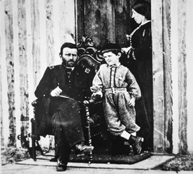 El General Grant con su esposa Julia Dent y su hijo Frederick Dent Grant, en City Point