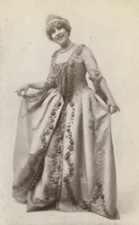 Lucrezia Bori, como "Manon Lescaut" (foto b/n)