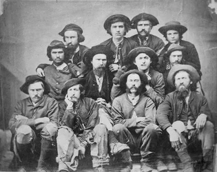Miembros de los Raiders de Morgan en Camp Douglas