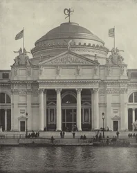 Pórtico norte del edificio agrícola