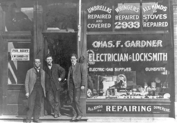 Única tienda negra de su tipo en los EE. UU., en 2933 State St., Chicago, Illinois, c.1899