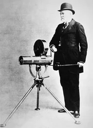 Richard J. Gatling, mostrado con el Modelo Bulldog de 1893