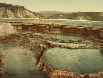 Summit Basin, Mammoth Hot Springs, parque nacional de Yellowstone, hacia 1898