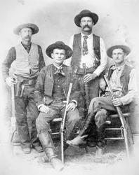 Rangers de Texas armados con revólveres y rifles Winchester