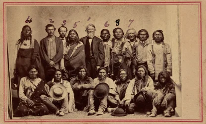 William F.M. Arny con jefes apaches y ute,1867 (foto)