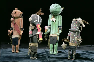 Cuatro muñecos Katchina