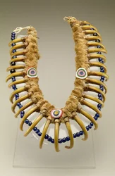 Collar de garras de oso grizzly, Iowa, indios norteamericanos, hacia 1830