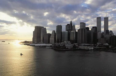 Vista hacia el Distrito Financiero a través del East River