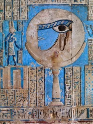 El ojo de Horus. El techo del templo de Hathor, Dendera, 50-48 a. C.