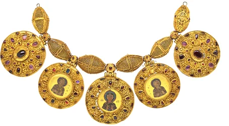 Collar con colgantes, principios del siglo XII