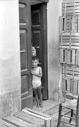 UVAS AMARGAS - EL NIÑO EN LA PUERTA