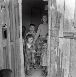 NIÑOS DE DIFERENTES EDADES EN LA GUARDERÍA