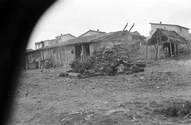 CROTONE - EL PUEBLO DE CERCA,