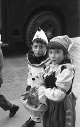 NIÑOS ENMASCARADOS EN CROTONE, Crotone