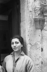 MUJER SONRIENTE
