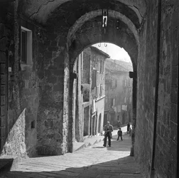 Vista de una calle en Abbadia San Salvatore, Siena, Toscana, Italia