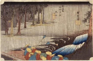 (Figuras en un puente bajo la lluvia)