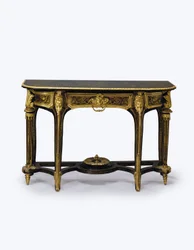 Una de un Par de Mesas de Consola de Carey Marrón con Montura de Ormolu, c.1710
