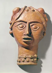 Cabeza de mujer (bronce)
