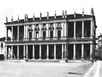 Fachada principal de la Villa Chiericati