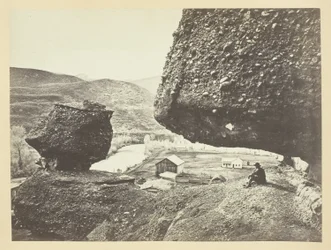 Roca Colgante, Ciudad Eco