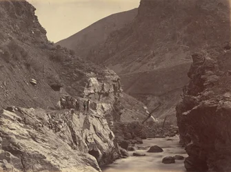 Lámina 41. Weber Canon, desde abajo de la Puerta del Diablo,1869 (foto)