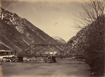 Lámina 42. Mormon Turnpike Bridge, Mouth of Weber Canon,1869 (foto)