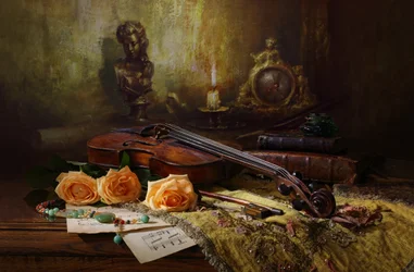 Violín antiguo y rosas