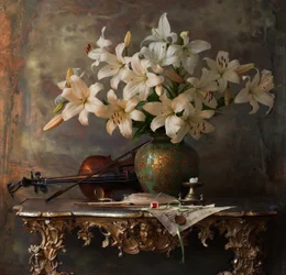 Elegantes lirios y violín