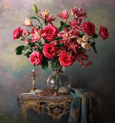 Elegante ramo de rosas y lirios