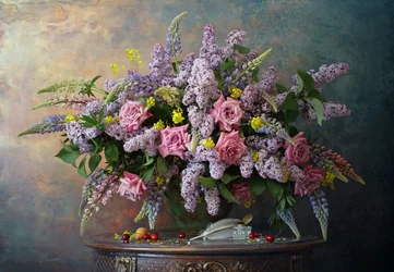 Naturaleza muerta con rosas y lilas