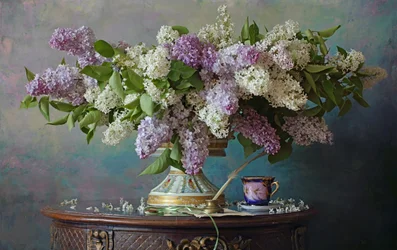 Naturaleza muerta con flores de lila
