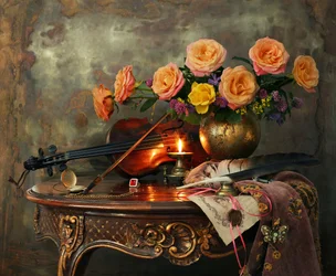 Violín antiguo y rosas