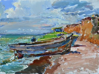 Escena de playa con un barco desgastado por el tiempo